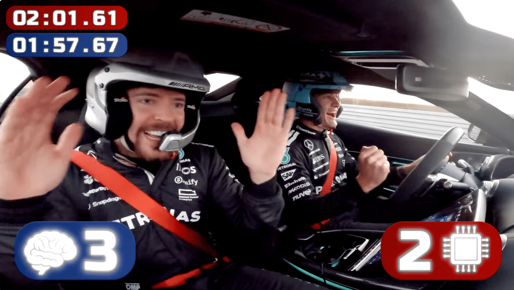 MENSCH SCHLÄGT MASCHINE